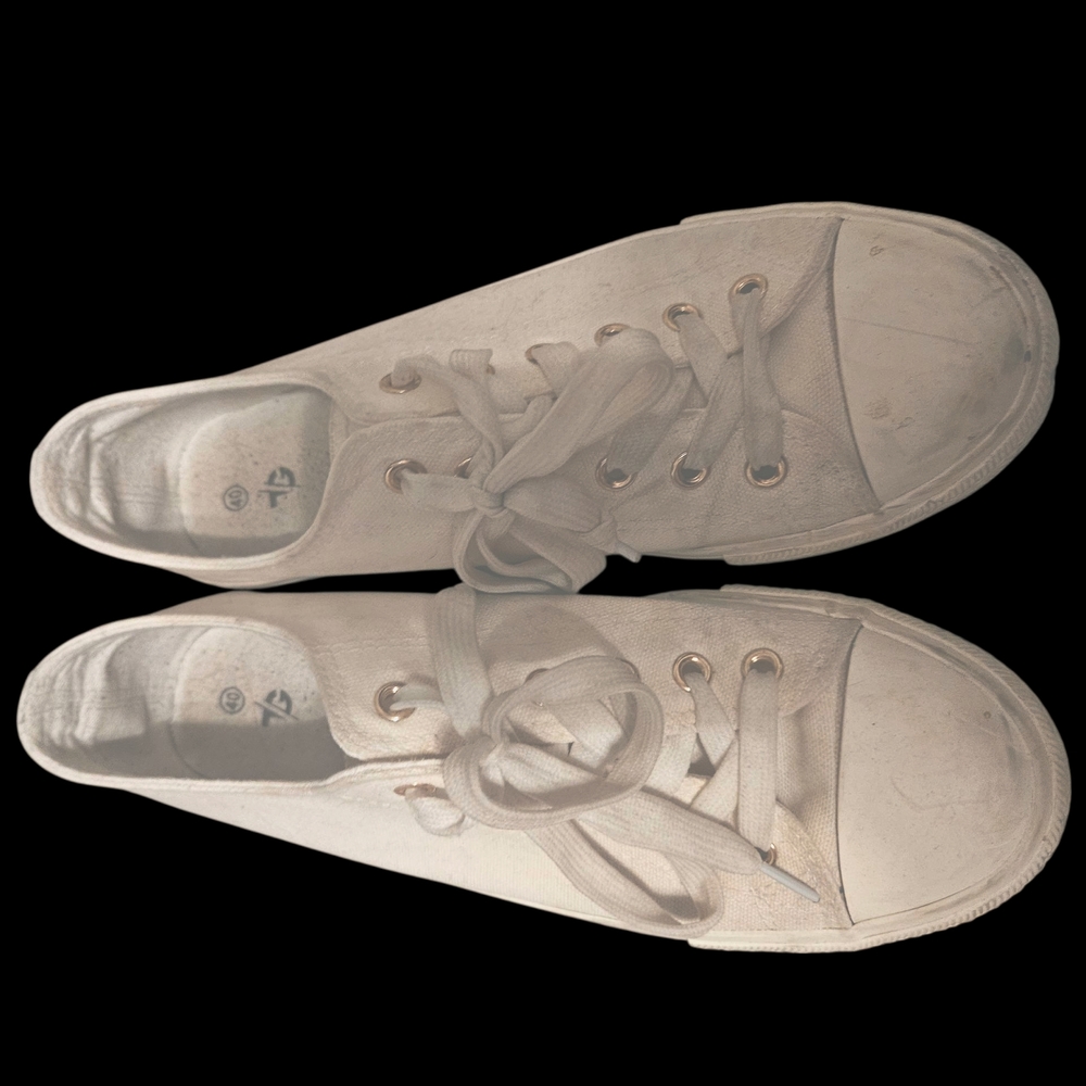 Sneakers - Picture 2 of 3